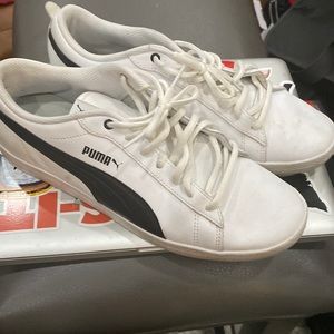 Puma - women’s size 10(US) - smash v2